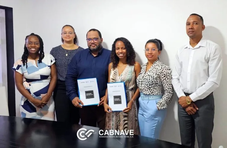 Assinatura de protocolo entre a representante oficial da Samsung em Cabo Verde e a Cabnave