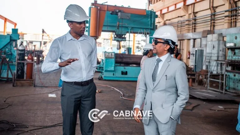 Visita do Embaixador da Índia residente em Cabo Verde as instalações da Cabnave
