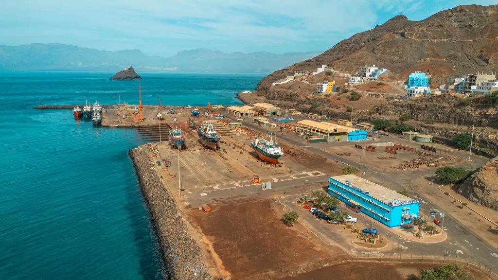 Imagem do estaleiro de reparação naval em Cabo Verde