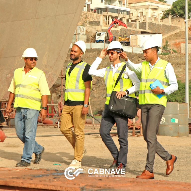 Oficial Político e Economico da Embaixada dos Estados Unidos visita os estaleiros da Cabnave